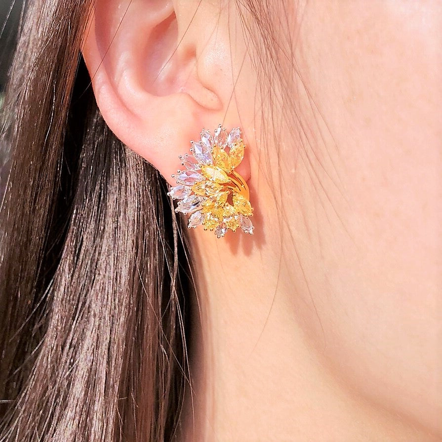 Brincos elegantes de diamante amarelo e branco