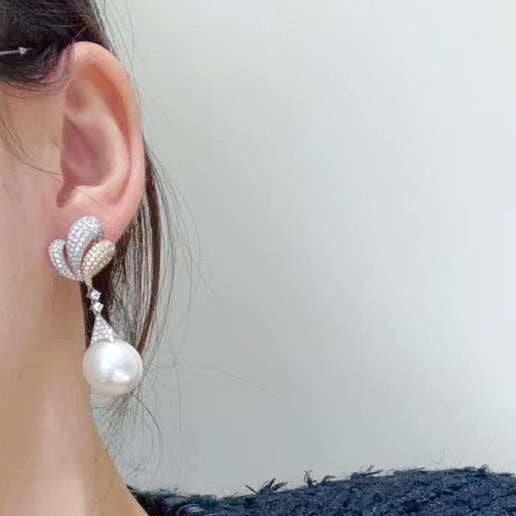 Diamond Earrings 18K White Gold Teardrop Natural Pearl