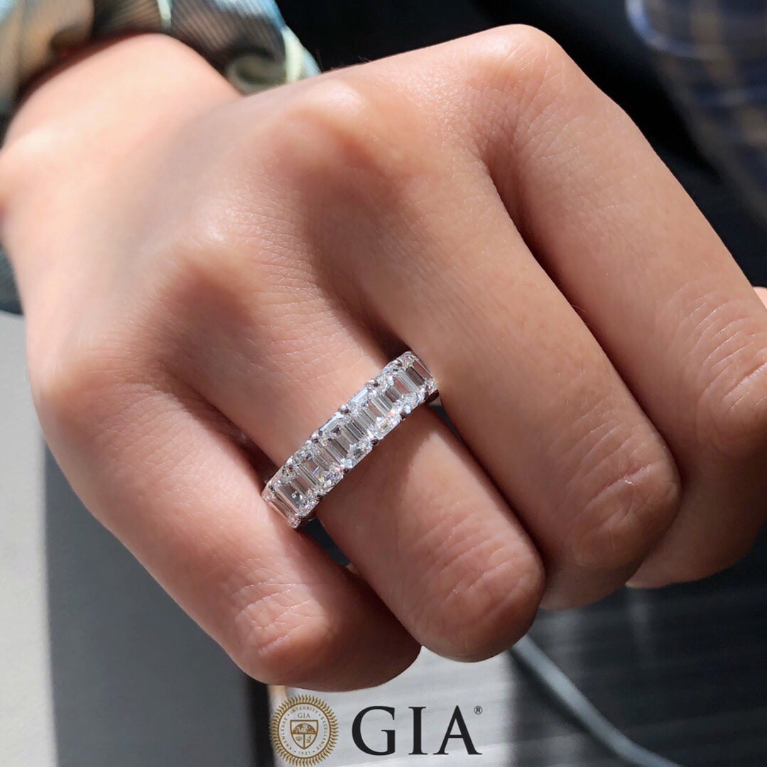 Bague d'éternité taille émeraude