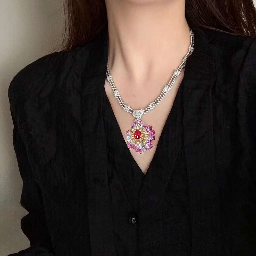 قلادة زهرة الماس روبي