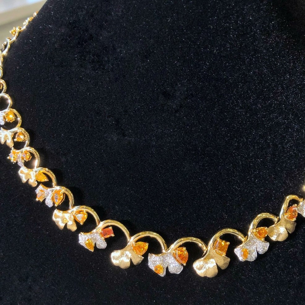 Цветочное колье с фантазийными желтыми бриллиантами