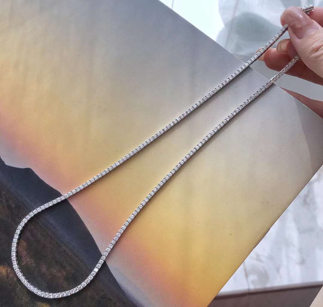 18k White Gold Diamond Necklace