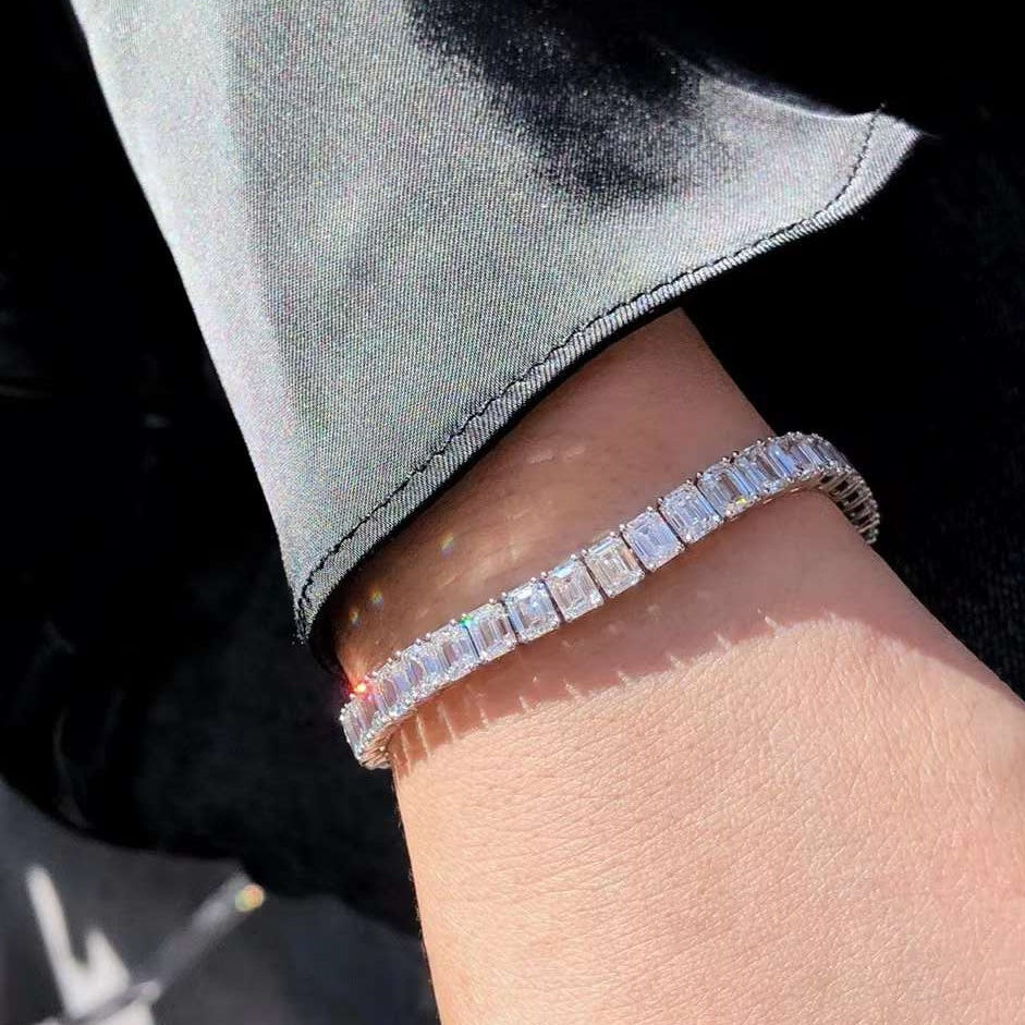 Bracelet de tennis taille émeraude 20 carats certifié GIA