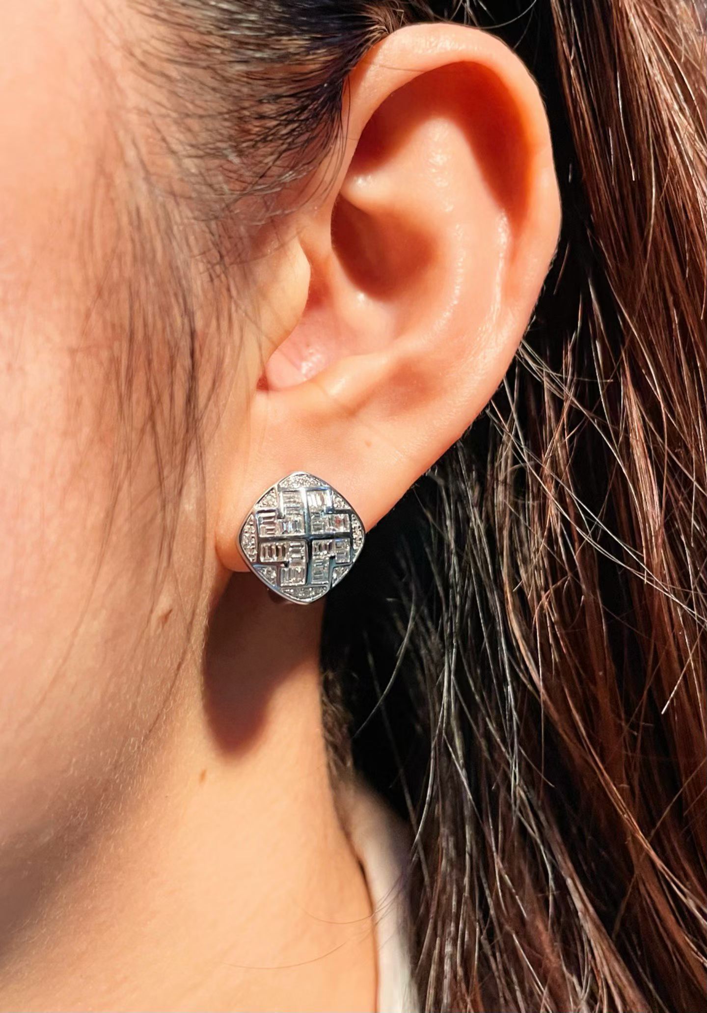 18K white gold baguette diamond earrings with geometric design
