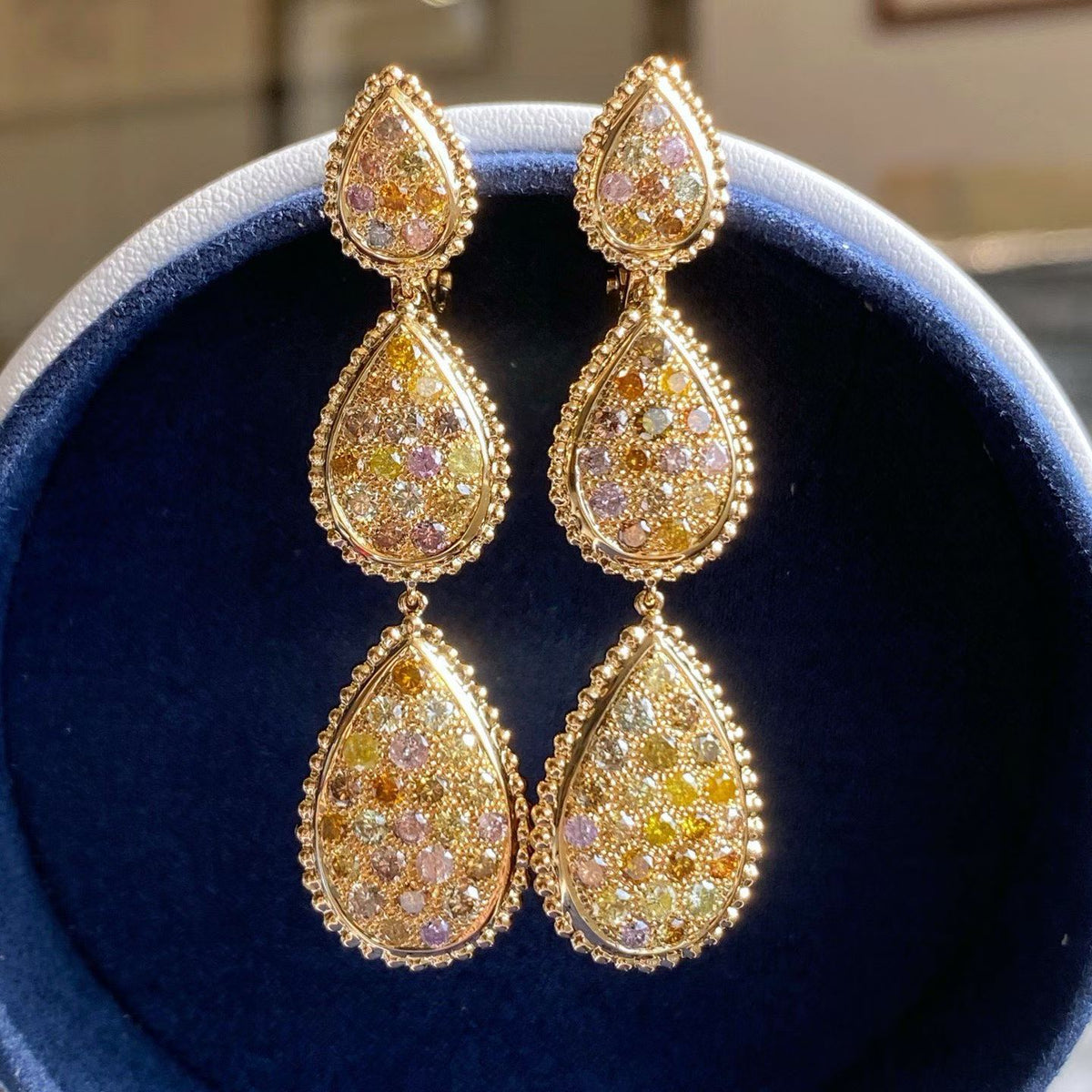 Pendientes con piedras de colores