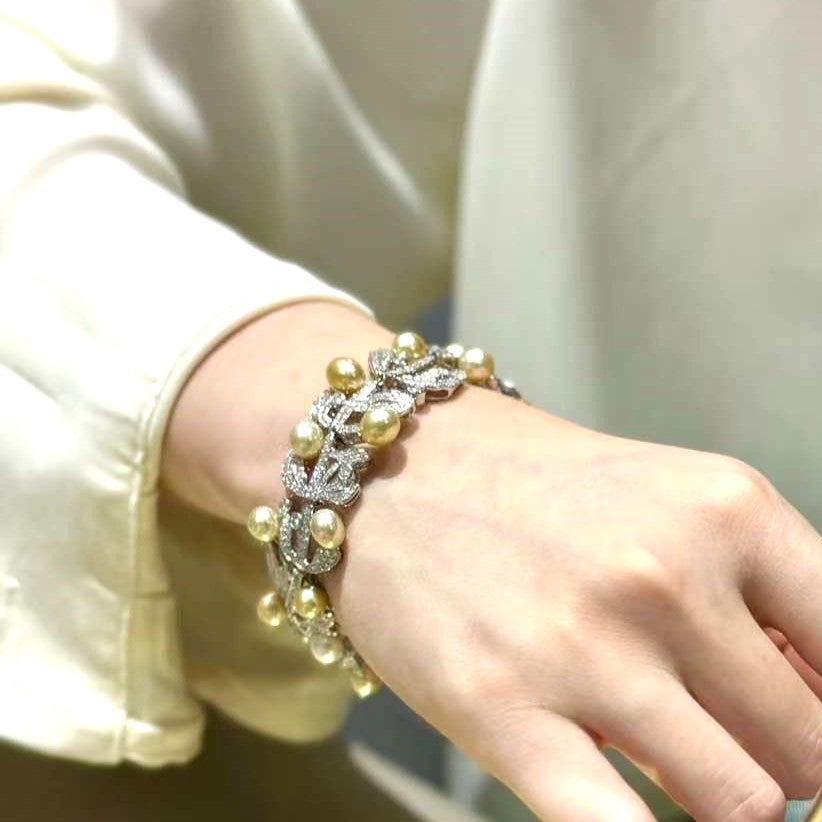 Art Déco Style Pearl Diamond Bracelet in 18k White Gold