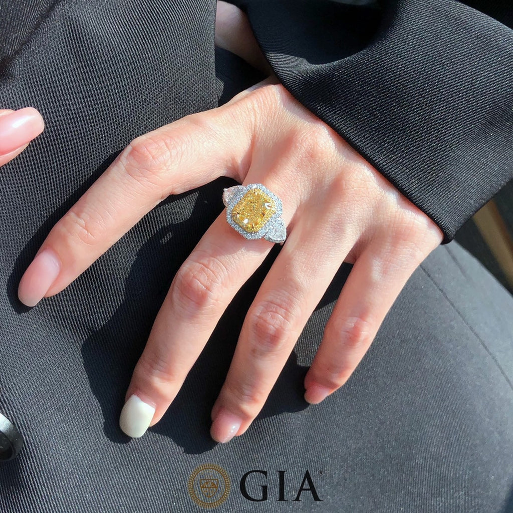 Double Halo & Side Diamonds Ring