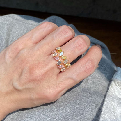 Half-Band Rings with Yellow or Pink Diamonds – 18K Gold