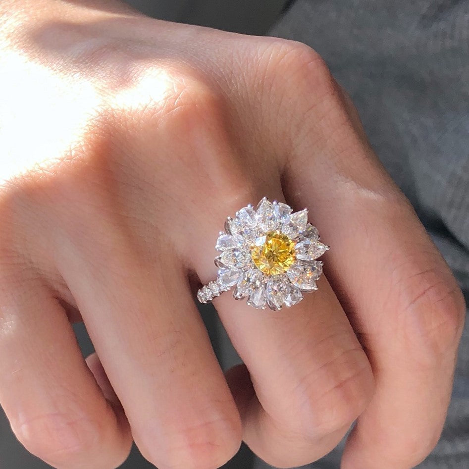 2.96 カラットのイエロー & ホワイト ダイヤモンドを使用した GIA 認定のエンゲージメント リング