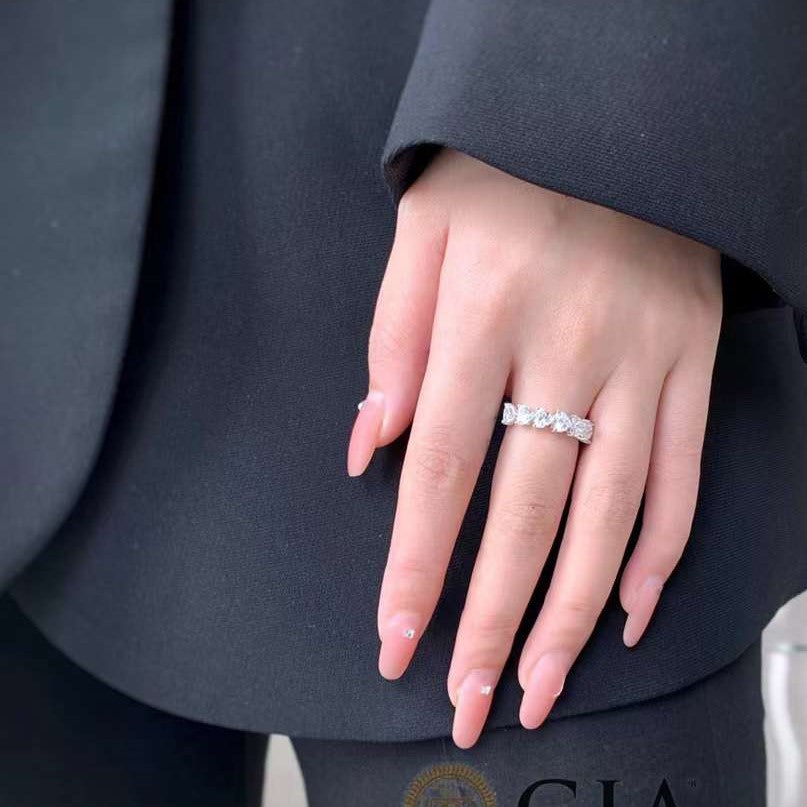 Elegant 18k White Gold Heart Shape Diamond Engagement Ring