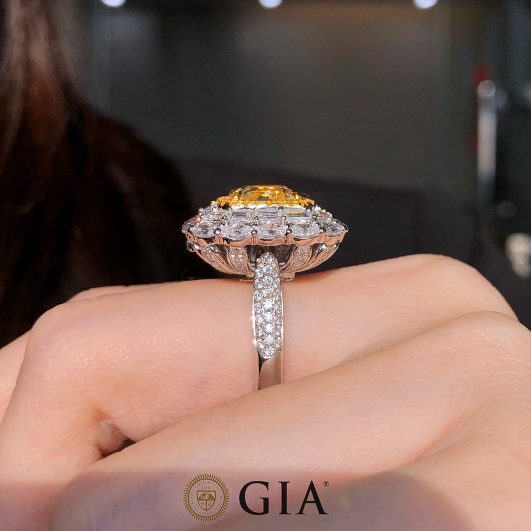 GIA-zertifizierter Verlobungsring mit 8 Karat gelbem und weißem Diamant
