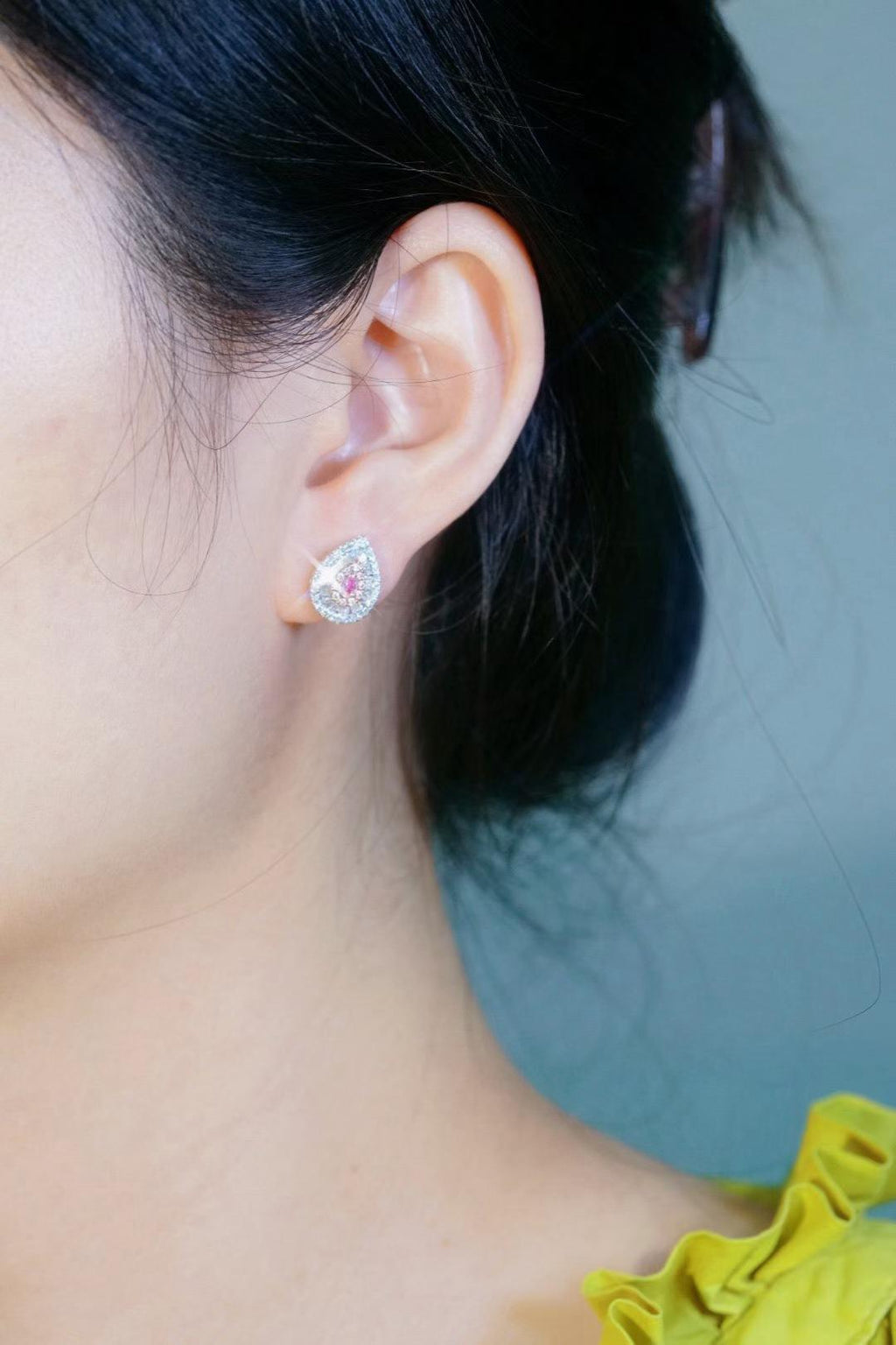 18K Gold 0.70ct Pink Diamond Teardrop Stud Earrings