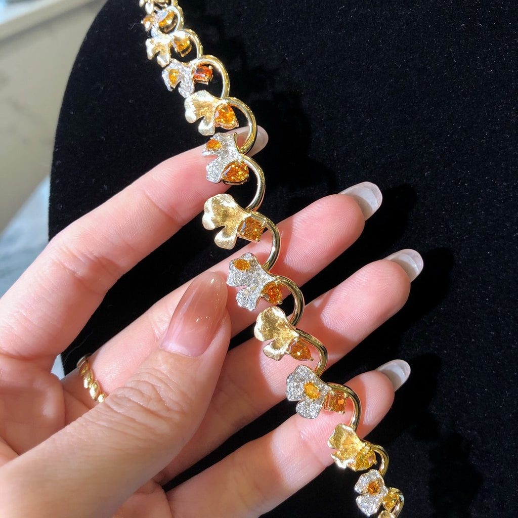 Collier à fleurs avec diamants jaunes fantaisie