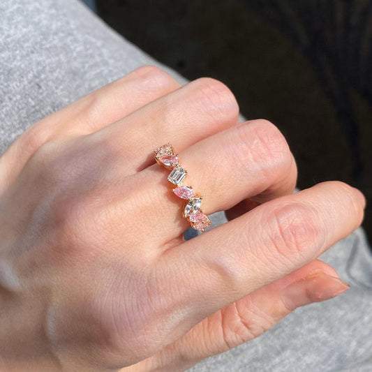 Half-Band Rings with Yellow or Pink Diamonds – 18K Gold