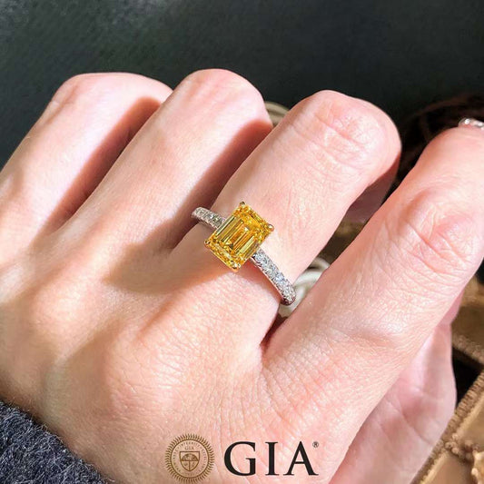 Bague de fiançailles diamant taille émeraude jaune foncé 