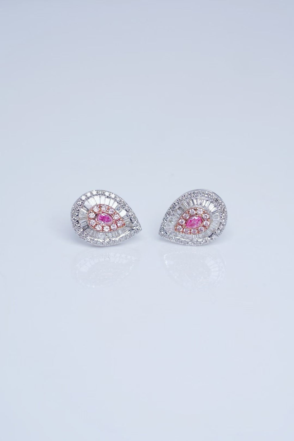 18K Gold 0.70ct Pink Diamond Teardrop Stud Earrings