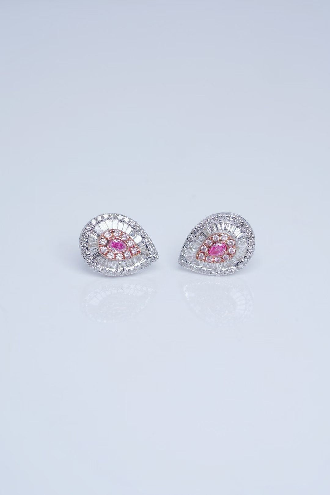 18K Gold 0.70ct Pink Diamond Teardrop Stud Earrings