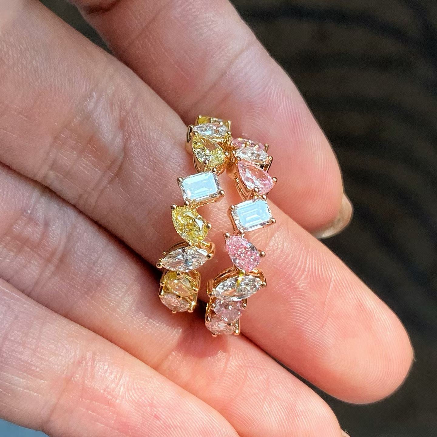 Half-Band Rings with Yellow or Pink Diamonds – 18K Gold