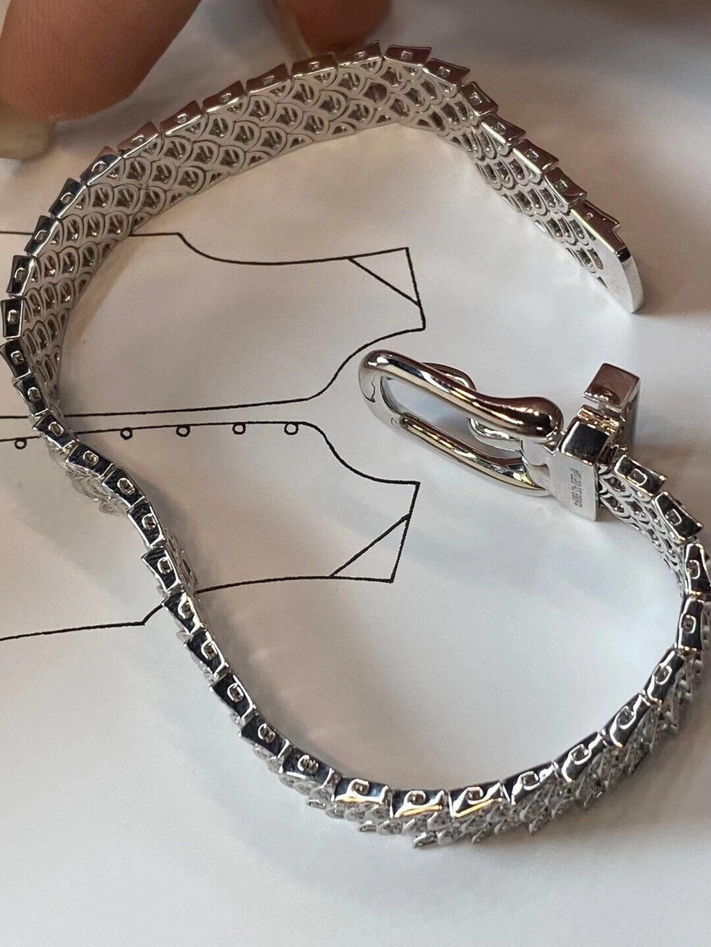 Fish-Scale Belt Design Bracelet