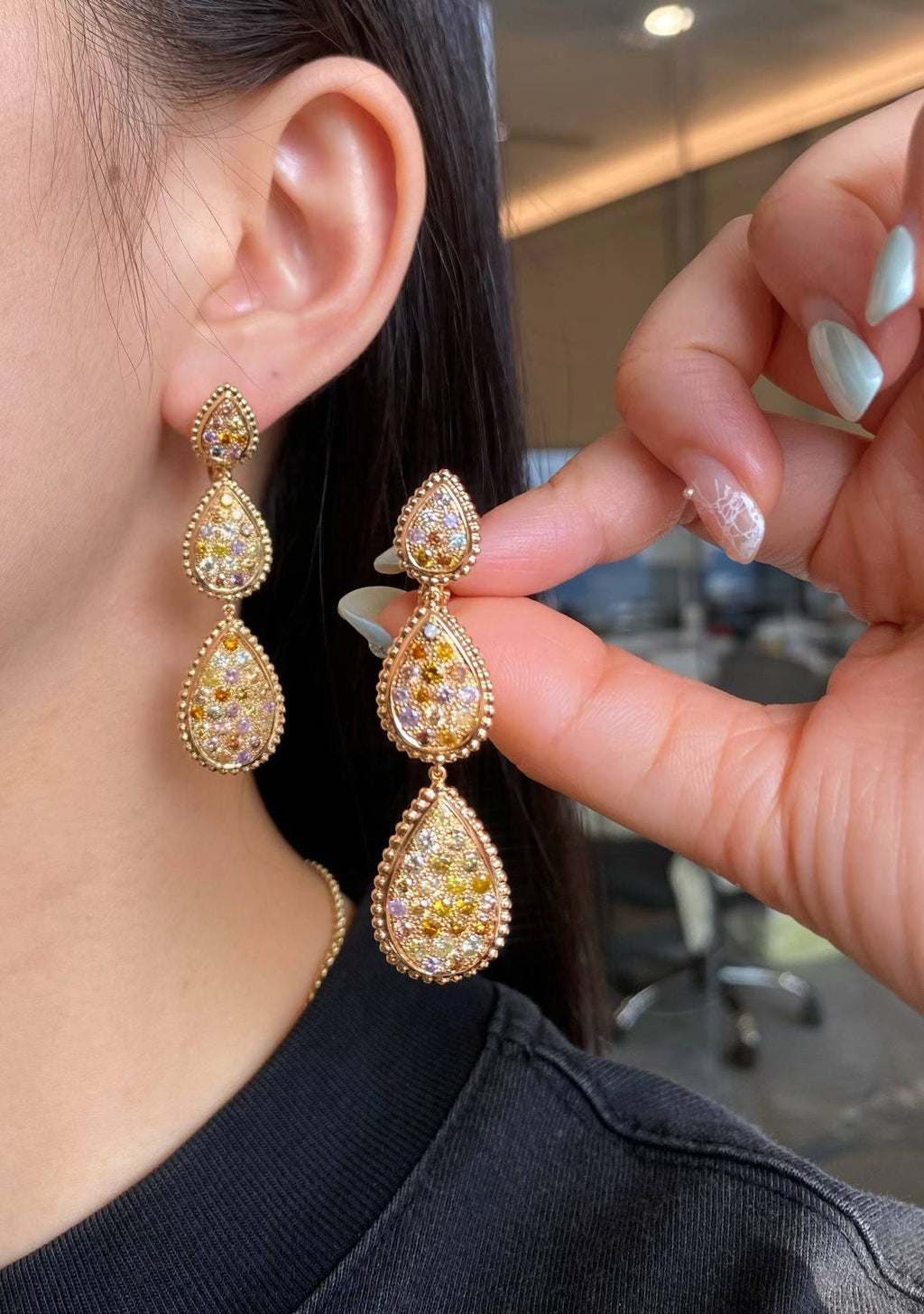 Pendientes con piedras de colores