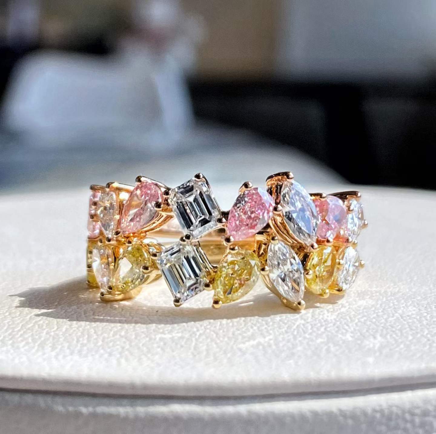 Half-Band Rings with Yellow or Pink Diamonds – 18K Gold