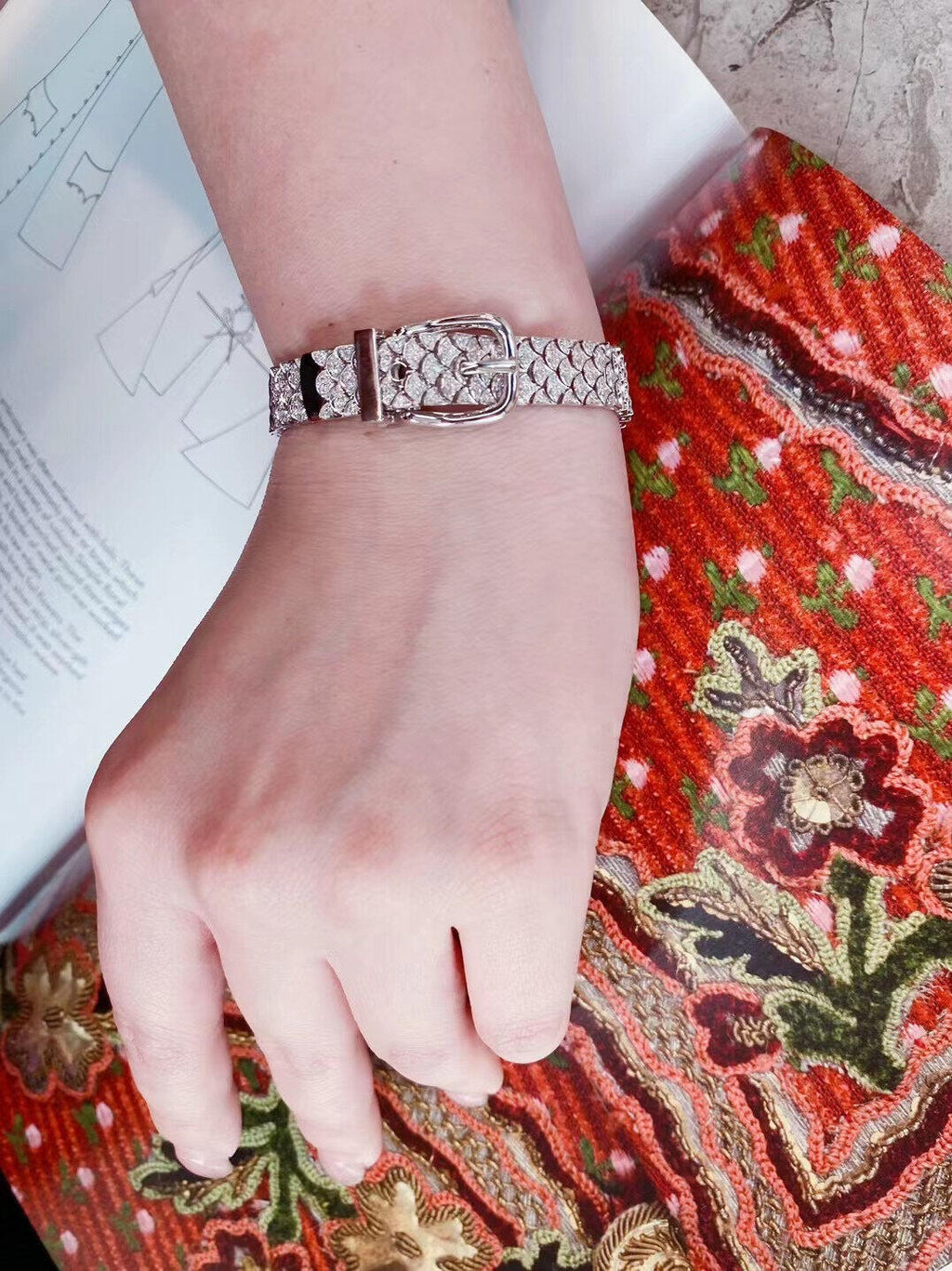 Fish-Scale Belt Design Bracelet