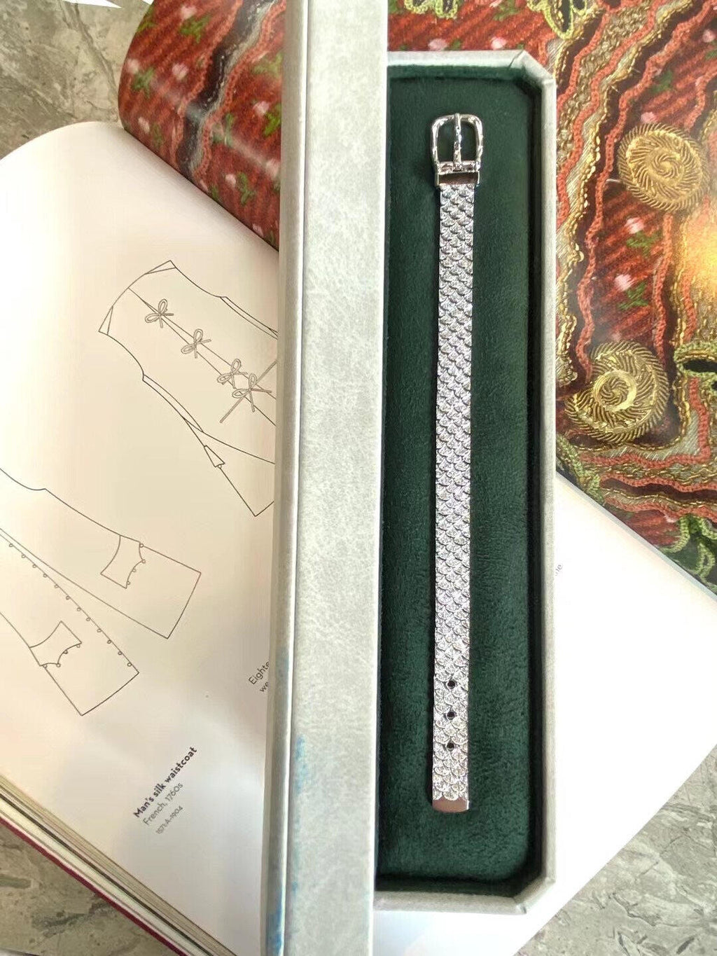 Fish-Scale Belt Design Bracelet