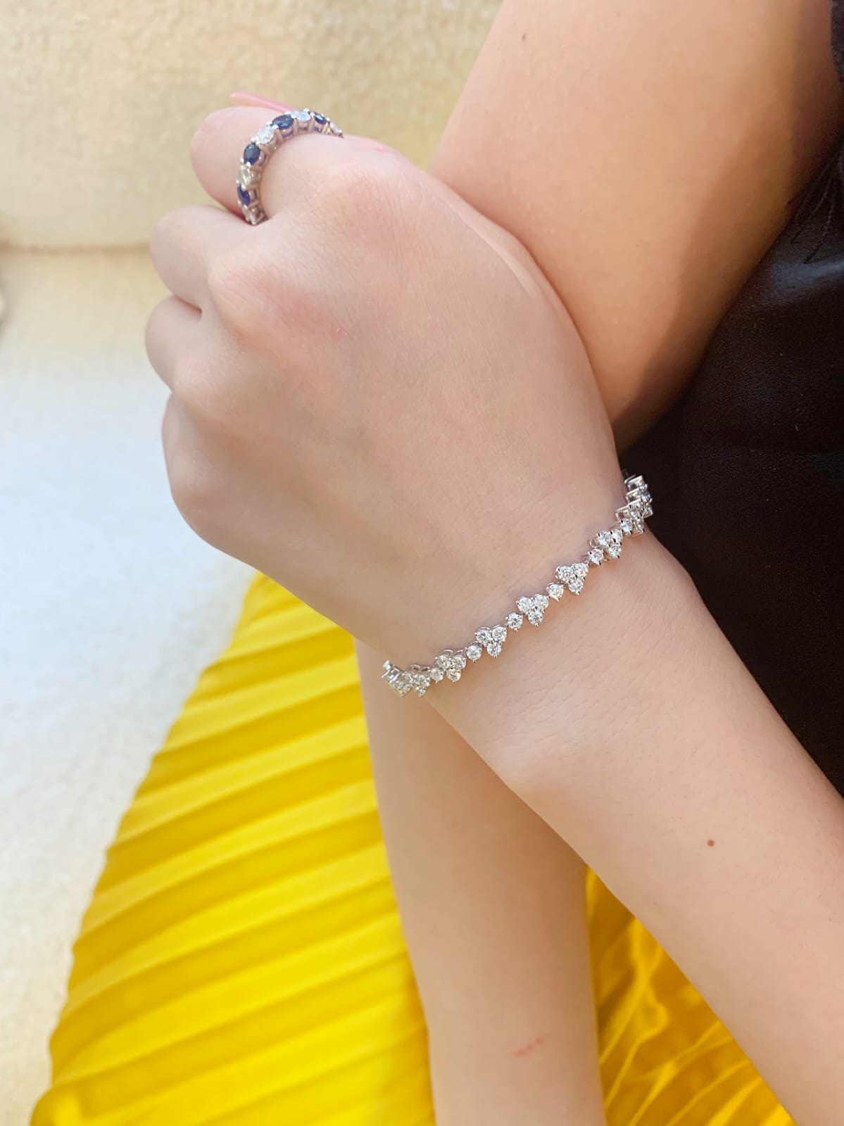 Close-up of 2.60 Carat Dots Diamond Tennis Bracelet in White Gold