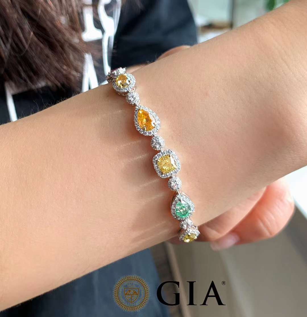 Bracelet en diamants colorés multiformes certifié Gia 