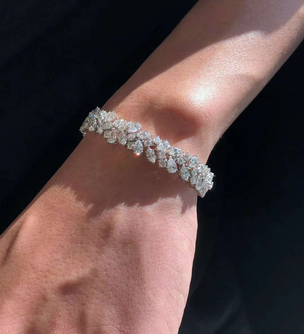  Luxury Diamond Bracelet in 18K White Gold, Mixed Shapes, 15.62 Carats, 18cm