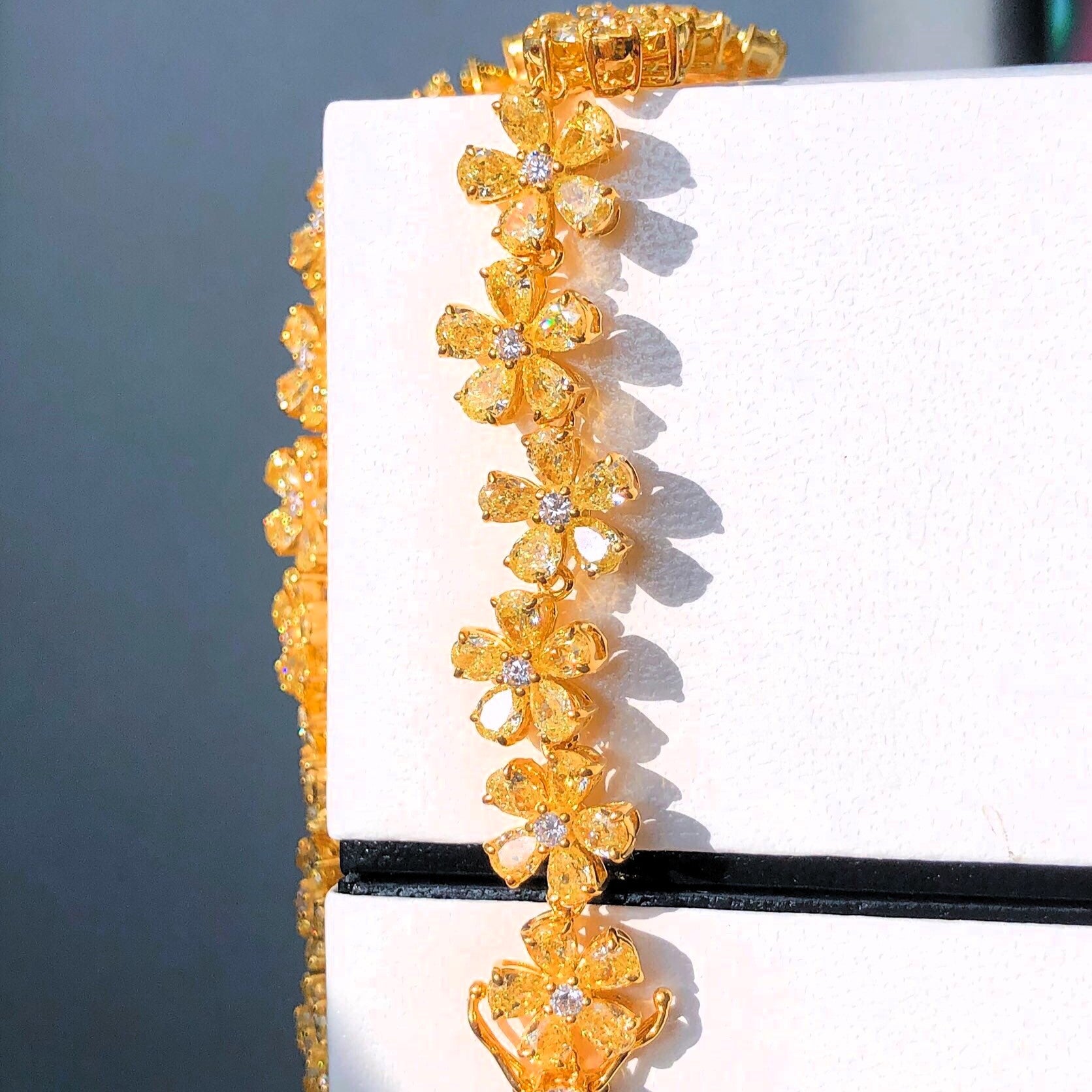 “Yellow and white diamond bracelet with 10.70ct yellow diamonds”