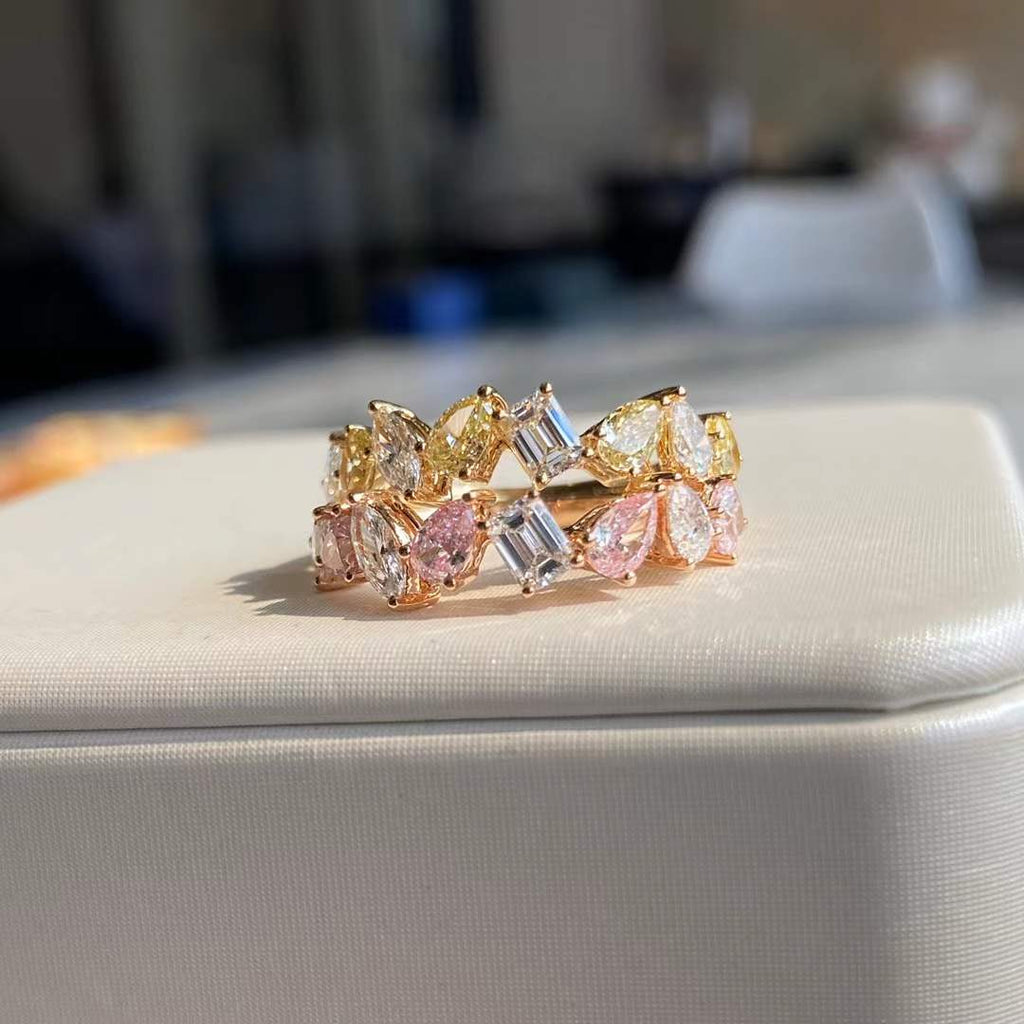 Half-Band Rings with Yellow or Pink Diamonds – 18K Gold