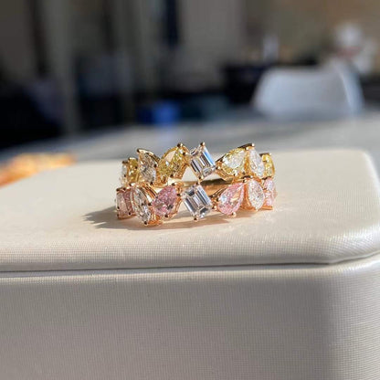 Half-Band Rings with Yellow or Pink Diamonds – 18K Gold